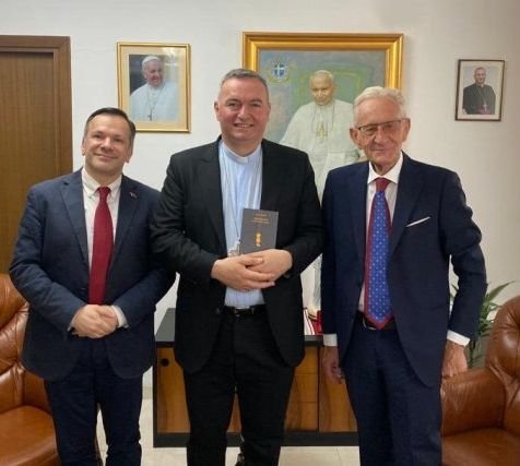 mit Arian Dodaj Erzbischof von Tirana Durres ~2